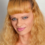 Tranny MILF babe!
